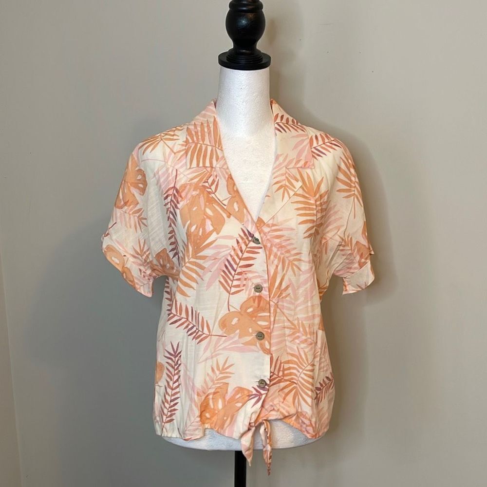 LC Lauren Conrad Button Down Blouse. Size Small . Peach Tropical Print
